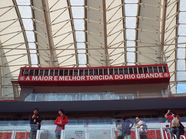 詹姆斯被动局面：掘金队的轮休策略能否让勇士前进？.